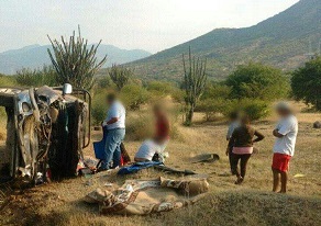 Una mujer muerta y cuatro lesionados por volcadura en la peligrosa carretera de cuota Siglo XXI de Michoacan