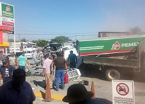 SE ACCIDENTA TRAILER Y COBRA LA VIDA DE SEIS PERSONAS EN VISTA HERMOSA, MICHOACAN