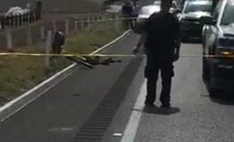 Localizan cadáver con impactos de bala de un hombre no identificado en Uruapan, sobre la carretera Uruapan-Los Reyes