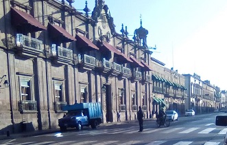 Fue asaltado un negocio de celulares por sujetos que al parecer portaban pistola, en  pleno centro de Morelia