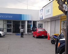 ASALTAN A CUENTAHABIENTE EN BANCOMER LAZARO CARDENAS DE MORELIA MICHOACAN