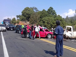 Al momento tres muertos por accidente en la insegura carretera de cobro Siglo XXI de Michoacán