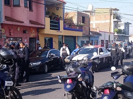 Detienen a tres presuntos delincuentes en la colonia Las Flores, en Morelia