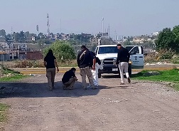 Localizan el cadáver de un hombre dentro de un refrigerador maniatado y con impactos de bala en Torreón Nuevo de Morelia