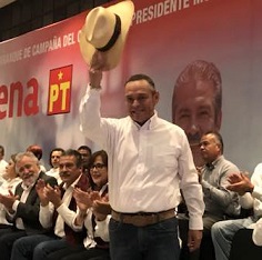 REalizó pega de calcas y se mantuvo en contacto directo con el pueblo Salvador Arvizu Cisneros, candidato a diputado local por el distrito 16 de Morelia