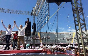 con un estadio prácticamente vacío AMLO cierra campaña en Veracruz