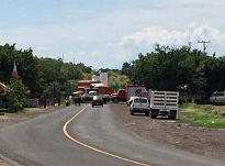 Civiles secuestran vehículos y realizan bloqueo en las carreteras que comunican al municipio de Buenavista, podría ser en respuesta a la detención de El Rumbo y sus siete pistoleros, en operativo por autoridades estatales y federales.