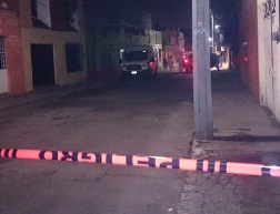 Ejecutan a balazos a tres hombres y uno más resultó gravemente herido, por descocidos que irrumpieron en un domicilio ubicado en la colonia Santuaguito.