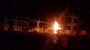 Se incendia la subestación de energía eléctrica, que provocó la movilización de personal de la CFE, Bomberos y policía de Michoacán, en el lugar conocido como El Terrero.